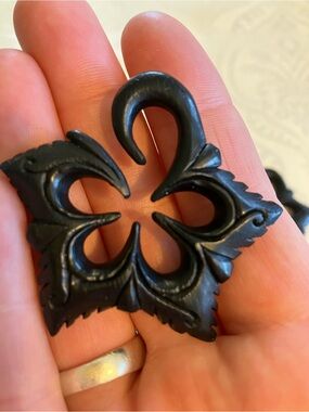 2g Carved Black Wooden Star Earrings